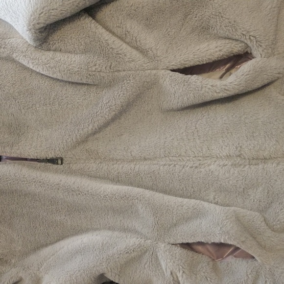 Andrew Marc reversible faux fur jacket - Picture 10 of 13